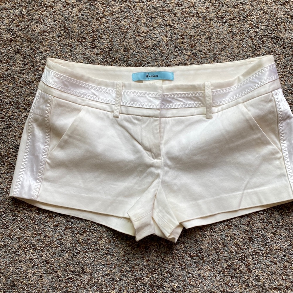 Marciano Woman Shorts Size 2 Elegant 71% Cotton 26% Lyocell 3% Spandex.Beautiful